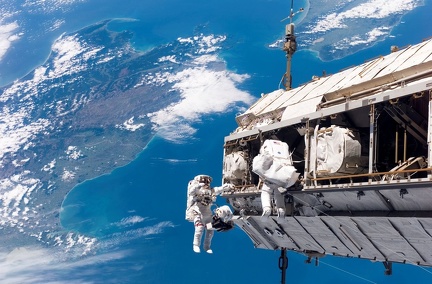 STS 116 Weltraumausstieg 1