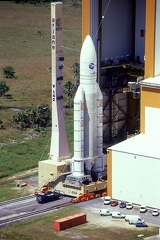 Ariane 5 V142 mit Artemis bricht zur Startanlage auf