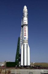 Proton mit Swesda am 8. Juli 2000 auf der Startrampe