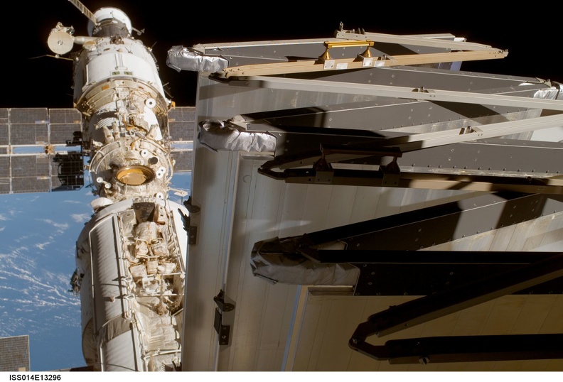 iss014e13296russegment4feb07nasa.jpg