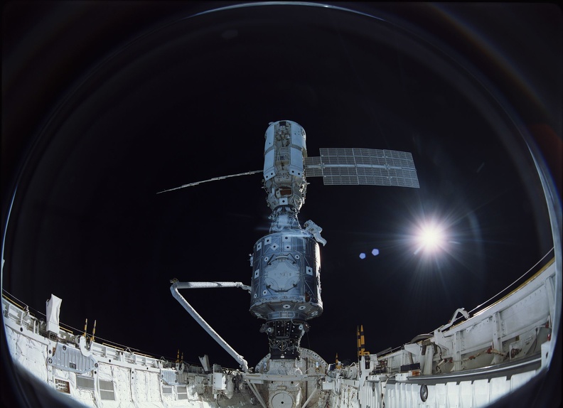 s9903778sts88issdez98nasa.jpg