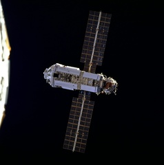 Das erste ISS-Modul Sarja im All am 6. Dezember 1998