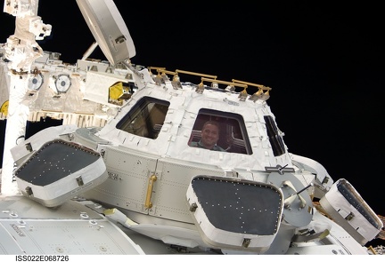 iss022e068726sts130Zamkanasa