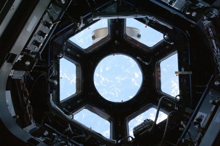 STS130cupolaview1nasa