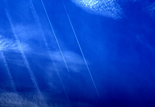 Flugzeuge fast 390km unter der ISS