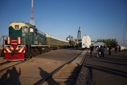 Sojus mit MetOp-B auf dem Weg zur Startrampe