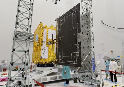 Test der Entfaltung des Solarzellenauslegers von INSAT 3D am 19. Juni 2013