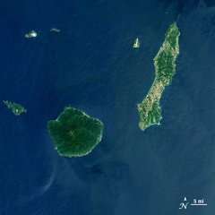 Tanegashima (rechts) von Landsat 8 aus gesehen