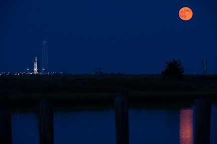 Antares mit Super Mond