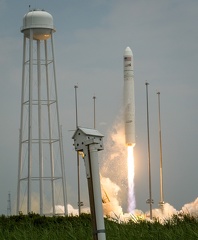 Antares Start mit Cygnus CRS Orbital-2