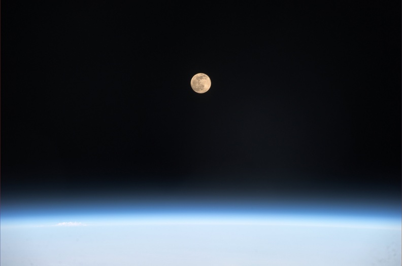 Mond von der iss gesehen.jpg
