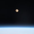 Mond von der ISS gesehen
