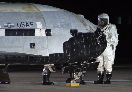 X-37B OTV-1 nach der Landung