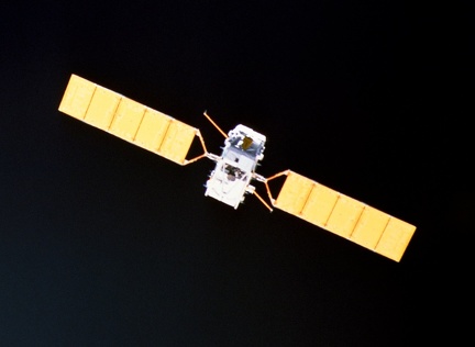 Sts04699039croppednasa