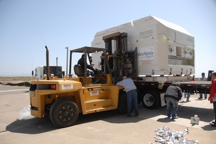 228794mainOSTMforkliftofftruckhrNASADanLiberotti
