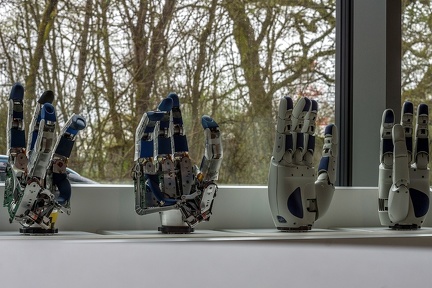 Roboterhände der Typen DLR Hand II und DLR-HIT-Hand