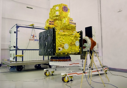 Resourcesat 2A in einem Reinraum des SHAR