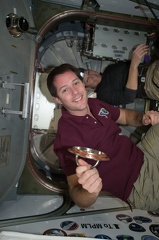 Öffnen der Luke zum HTV-6