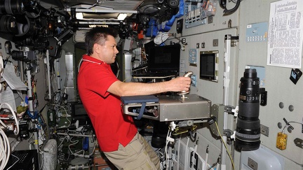 Roboter im DLR wird aus dem Orbit gesteuert