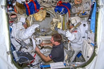 US EVA 41 - Suiting