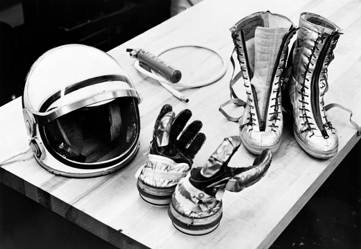 Helm, Handschuhe und Stiefel aus dem Mercury-Programm 1961