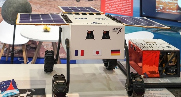 IACmmxrovermascot2cnes1500