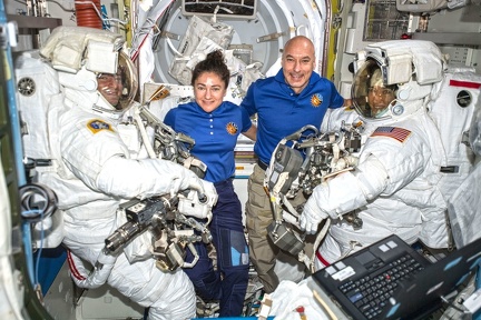 ISS - Außenbordeinsatz Christina Koch und Andrew Morgan