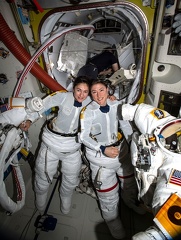 ISS - Außenbordeinsatz Christina Koch und Jessica Meir