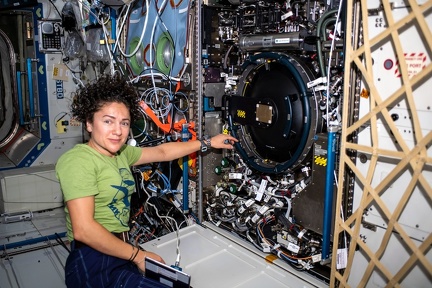 ISS - Jessica Meir am Combustion Integrated Rack