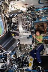 ISS - Jessica Meir am Combustion Integrated Rack