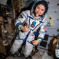 ISS - Raumanzug Anprobe