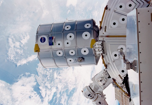 sts100398033rapnasa