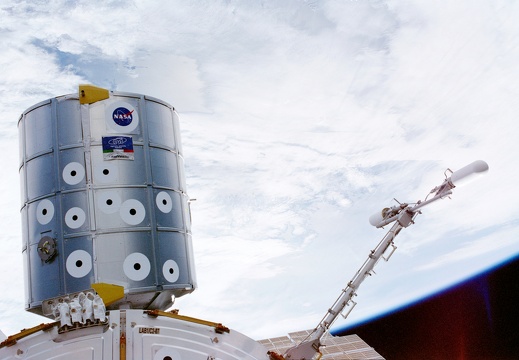 sts100398034rapnasa