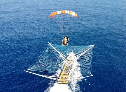 Falcon 9 mit Starlink 10 - Fairing im Netz gefangen