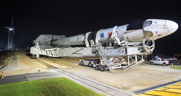 Crew-1 auf Falcon 9 - Rollout