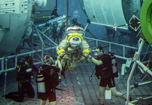 EXP64-Training im Wasserbecken im ZPK/CTC / Ryschikow und Kud-Swertschkow