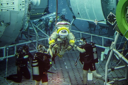 EXP64-Training im Wasserbecken im ZPK/CTC / Ryschikow und Kud-Swertschkow