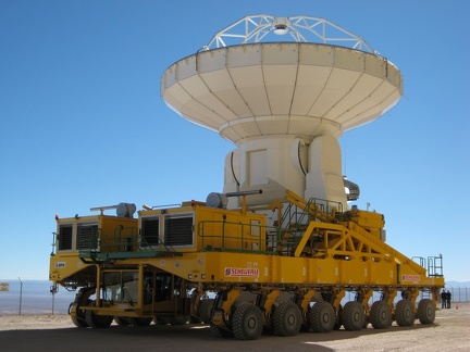 ALMAs 12-m-Antennen auf dem Transporter „Lore“
