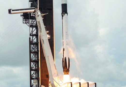 Falcon 9 - Start mit Dragon CRS-22
