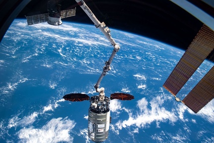 Cygnus NG-15 - Abdocken