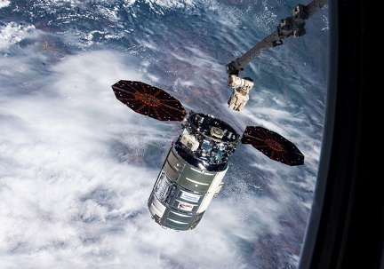 Cygnus NG-15 - Abdocken