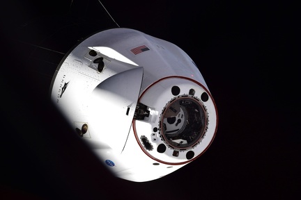 ISS - Dragon legt ab