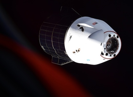 ISS - Dragon legt ab