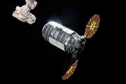 Cygnusapproachesiss065e241656on12Aug2021nasa4k