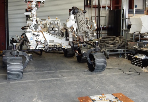 Gro&#223;e und kleine Test-Rover am JPL