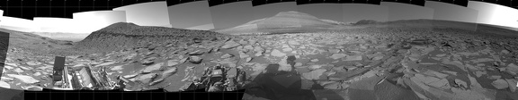 Curiosity blickt über den Hügel