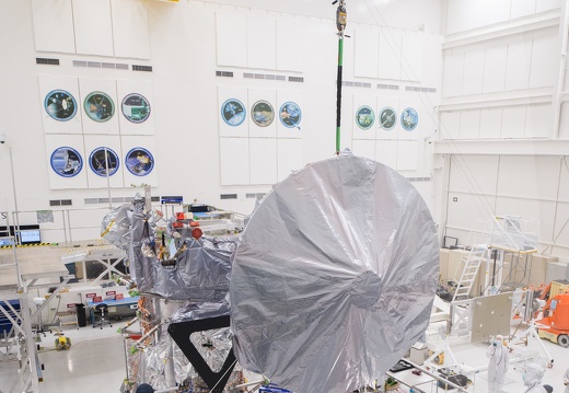Die High-Gain wird am Europa Clipper installiert.